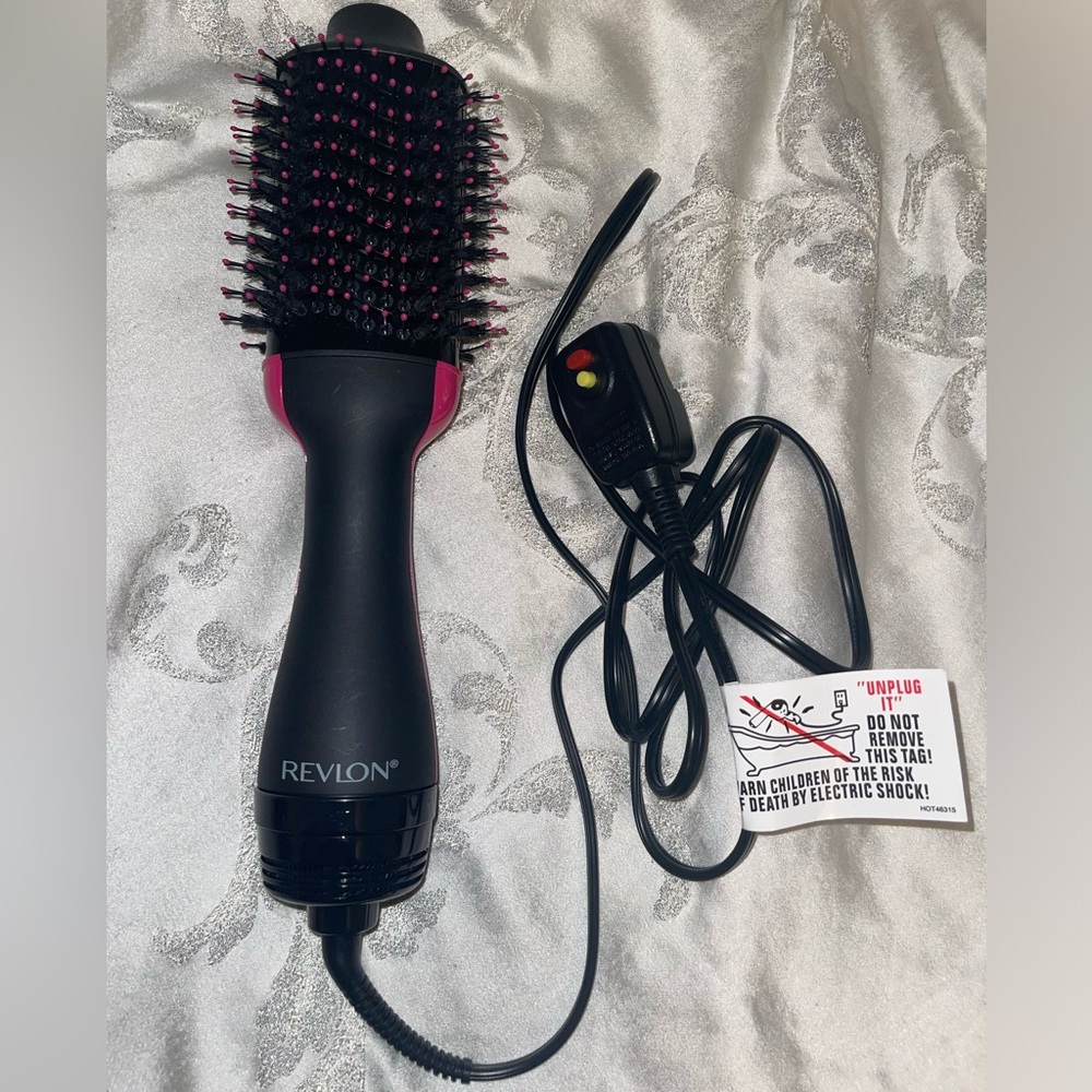 Revlon one step volumizer Enhanced Hair Dryer and Hot Air brush Classic